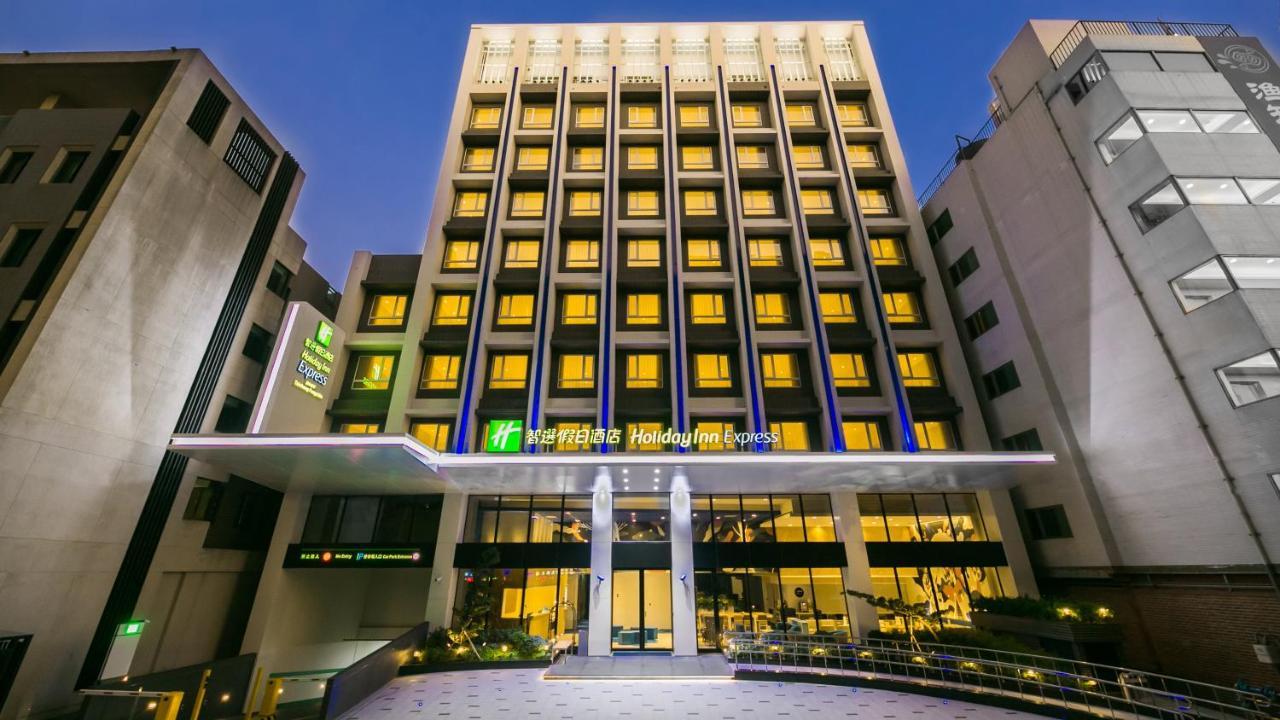 Holiday Inn Express Taichung Fengchia By Ihg Extérieur photo