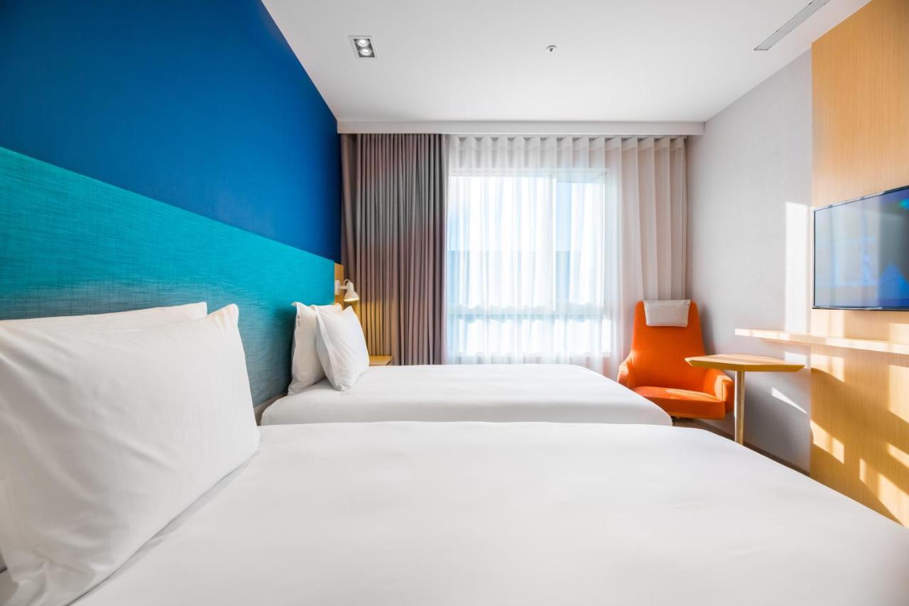 Holiday Inn Express Taichung Fengchia By Ihg Extérieur photo