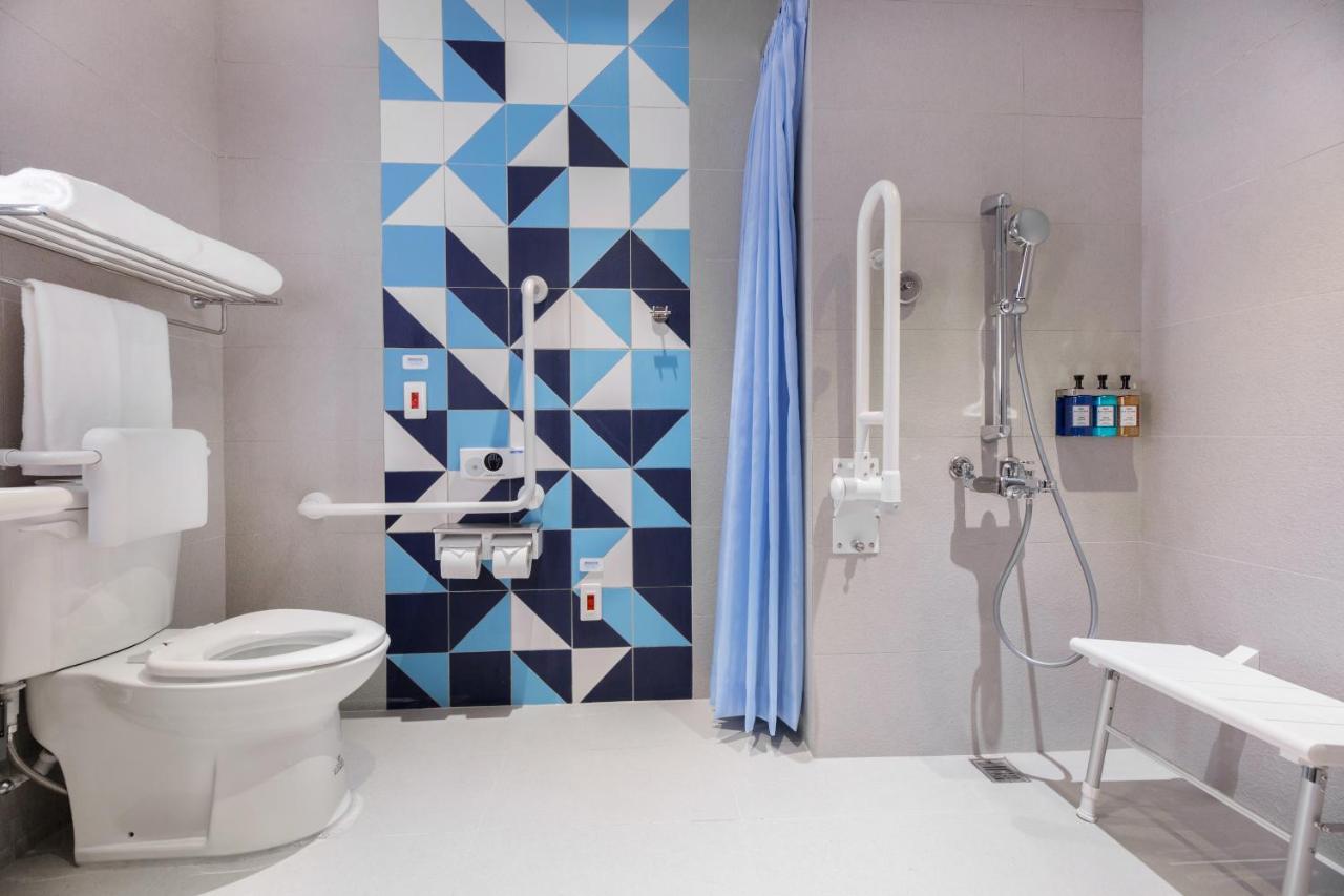 Holiday Inn Express Taichung Fengchia By Ihg Extérieur photo