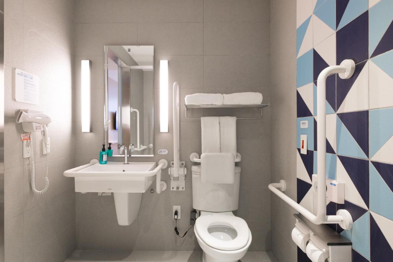 Holiday Inn Express Taichung Fengchia By Ihg Extérieur photo